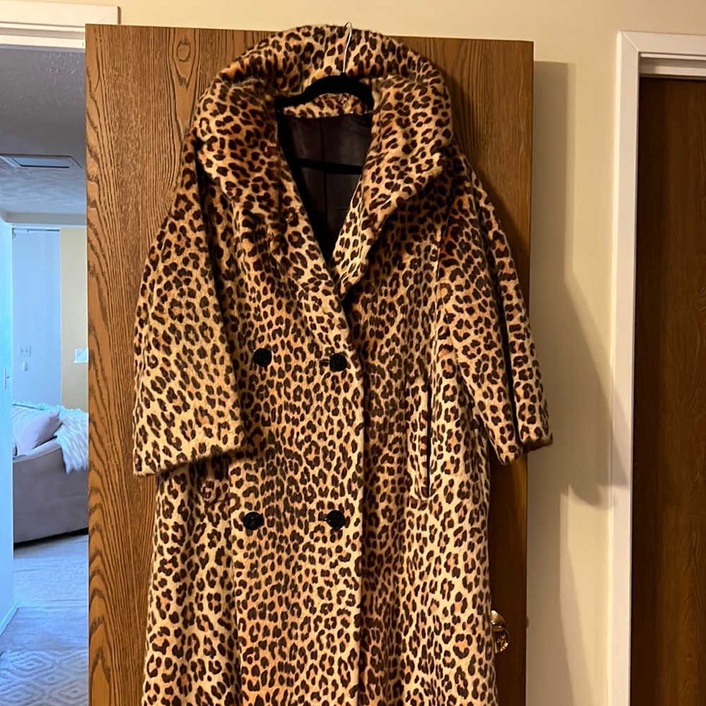 Size L leporad coat